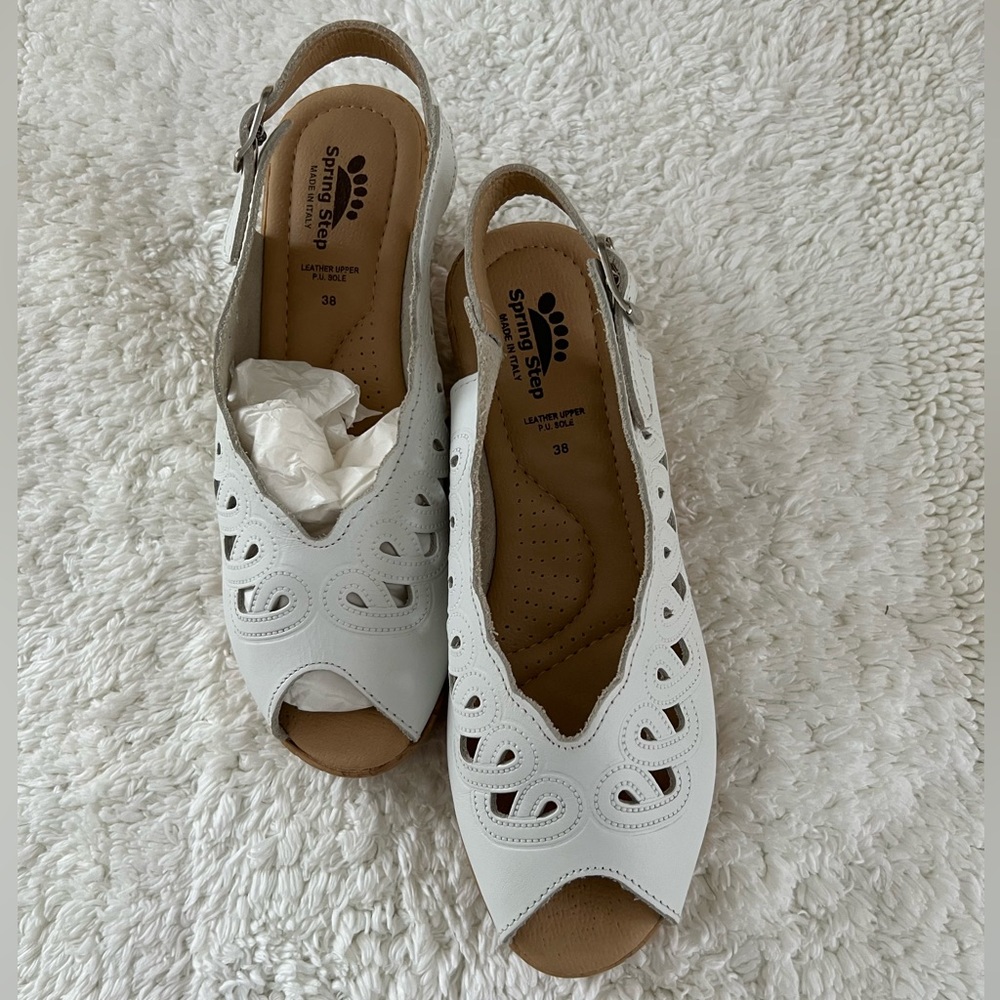 NWOT SPRING STEP Leather Peep Toe Laser Cut Sandals